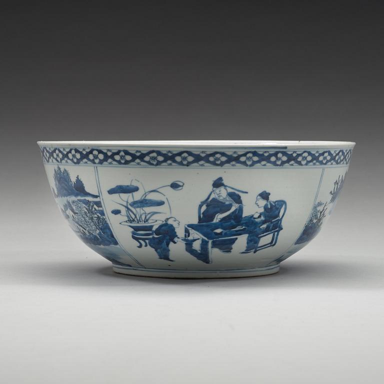 A blue and white punch bowl, Qing dynasty, 19th century.