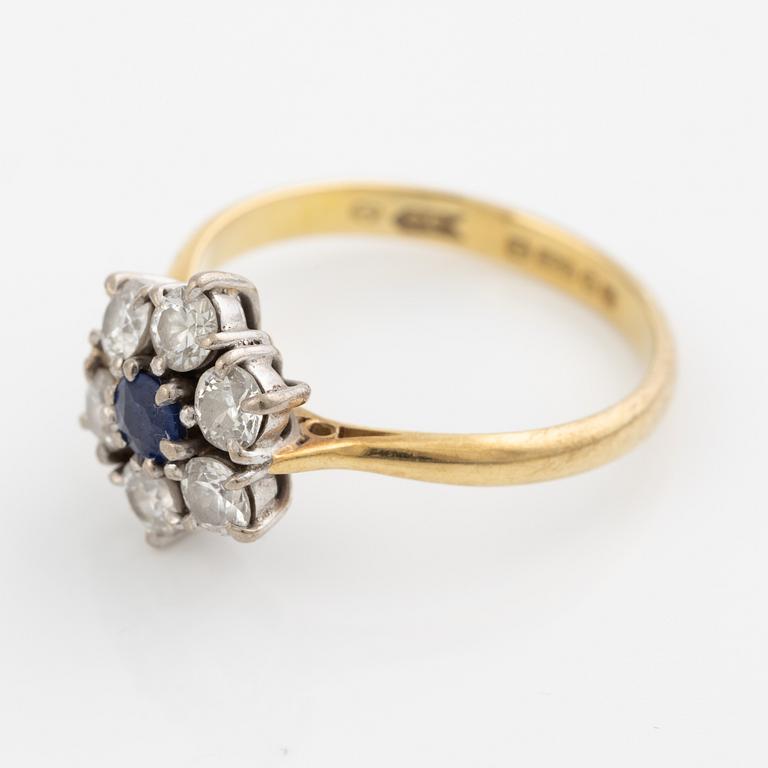 Ring, 18K gold with sapphire and brilliant-cut diamonds.