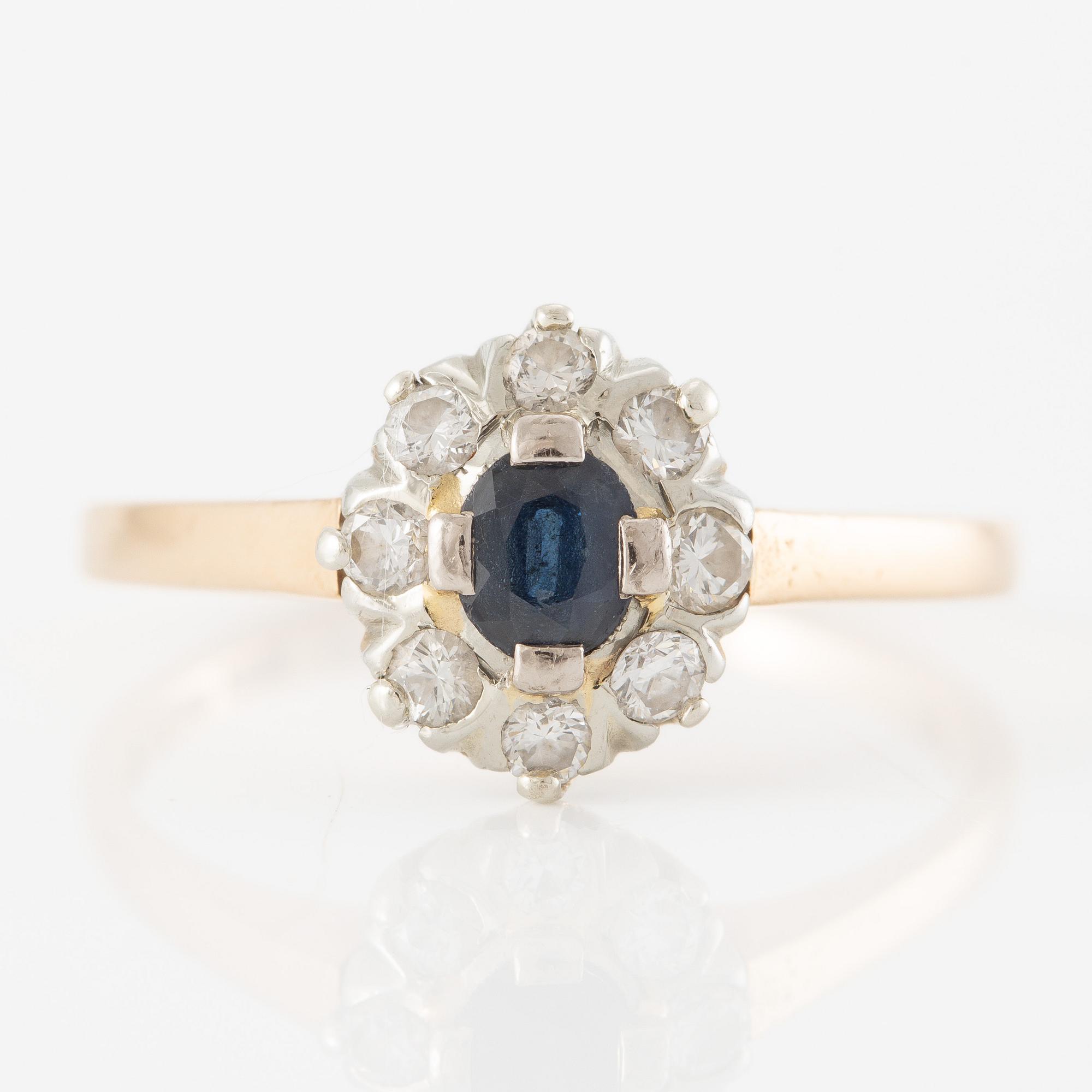 Ring, 18K guld med liten safir och briljantslipade diamanter.