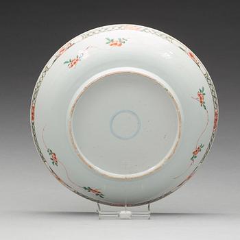 SKÅLFAT, porslin. Qingdynastin, Kangxi. (1662-1722).