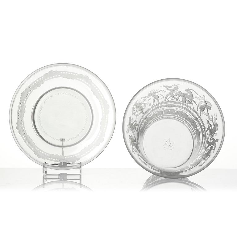 Simon Gate, an engraved glass bowl with plate, Orrefors 1930, model 122.