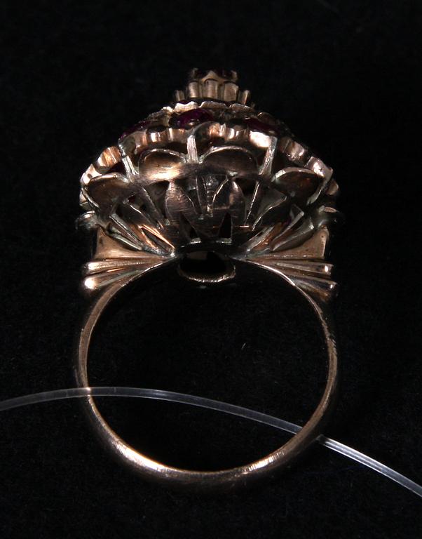 RING, låghaltigt guld samt safirer.