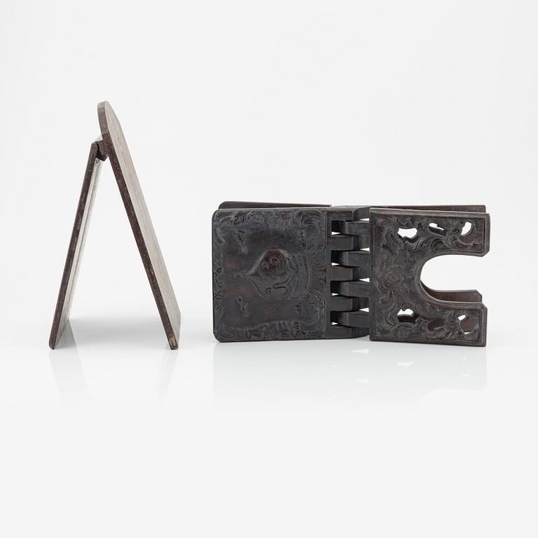 Ask med lock, koranställ samt brevhållare, trä. Indonesien, Jakarta, 1900-tal.