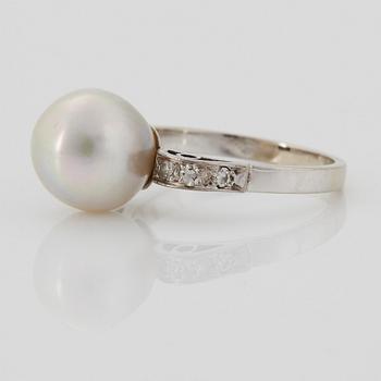 Ring 18K vitguld med en pärla och åttkantslipade diamanter.