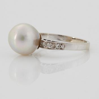 An 18K white gold ring set with a pearl and eight-cut diamonds.