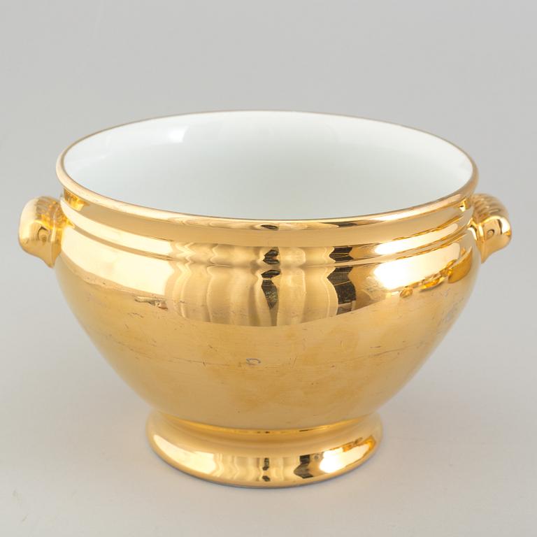 A mixed lot of thirteen pieces porcelain mostly Royal Worcester gold lustre, 20th century.