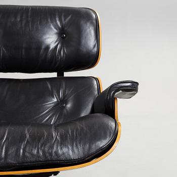 Charles & Ray Eames, fåtölj med ottoman "Lounge chair", Herman Miller, USA.