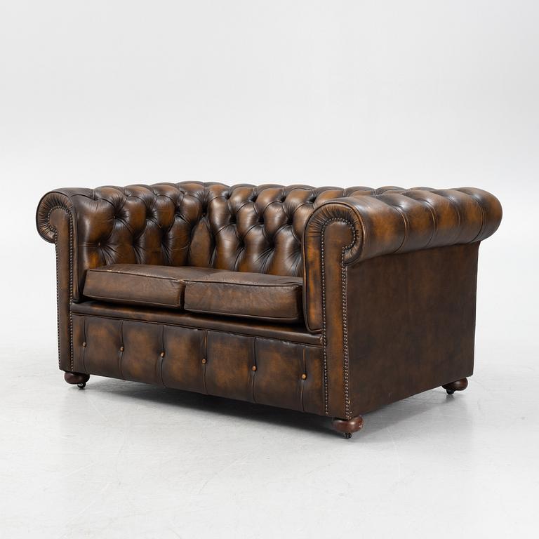 A leather upholstered  Chesterfield sofa, England, second part of the 20th Century.