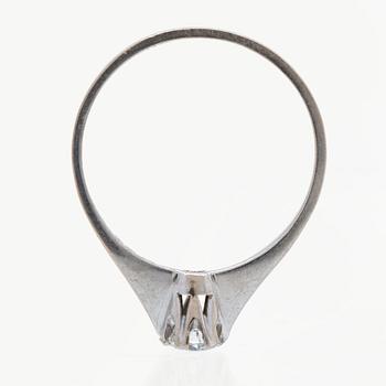 Ring 18K whitegold 1 brilliant-cut diamond 0,33 ct engraved.