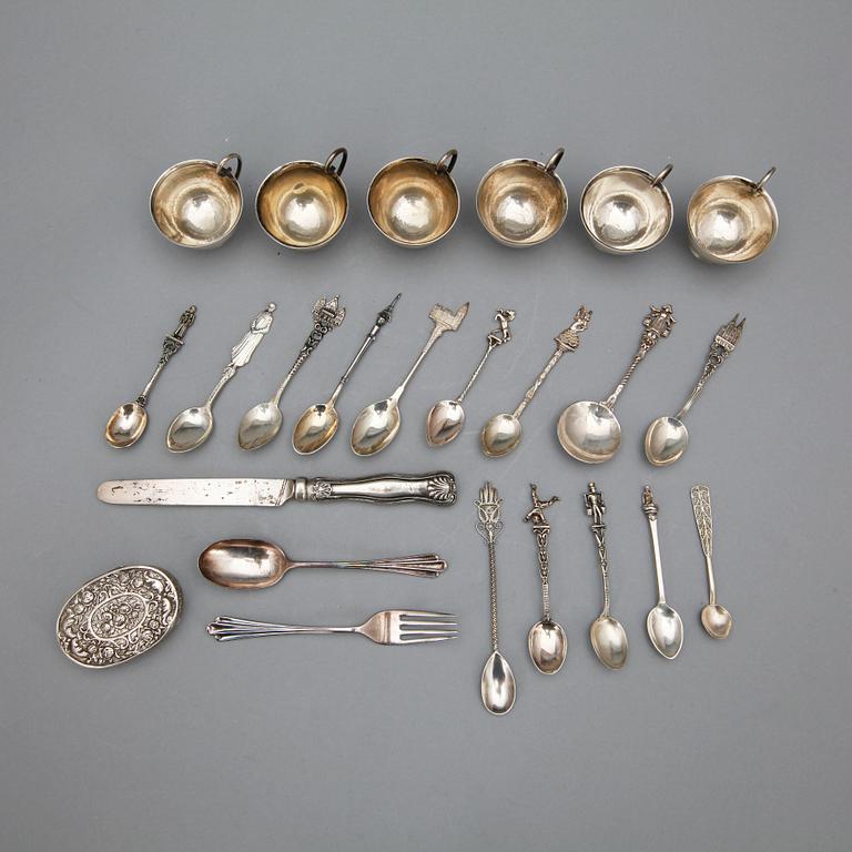 PARTI SILVER, 24 delar, bland annat 6 punschkoppar, Boliden, Stockholm 1946. Totalvikt ca 345 gram.