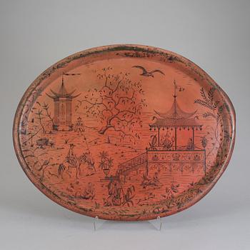 BRICKA, bemålad plåt med kineserier, 1800-tal.
