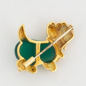 18K gold, brilliant-cut diamond and carved green dyed agate.