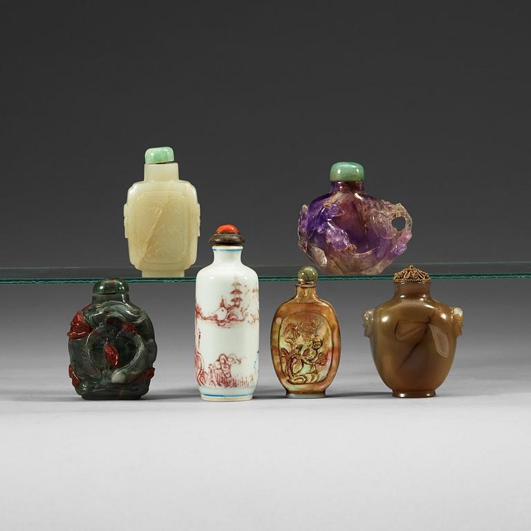 SNUSFLASKOR, sex stycken, porslin, nefrit, pärlemor och ametist, Kina.
