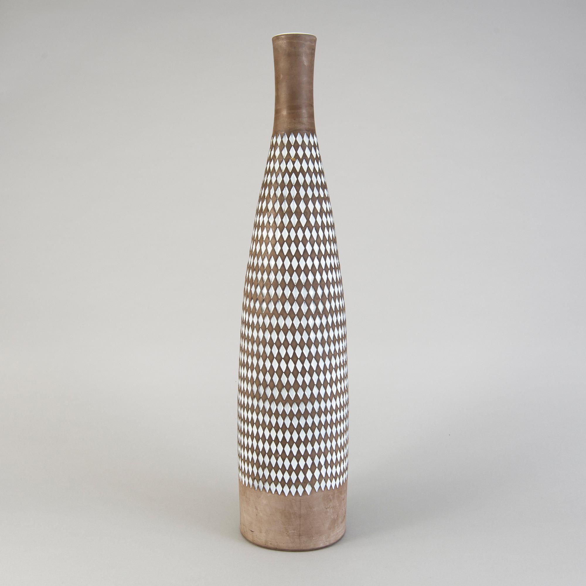 INGRID ATTERBERG, golvvas, lergods, "Pepita", tillverkad 1954-57.