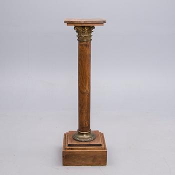 PELARE / PIEDESTAL, sekelskiftet 1800/1900.