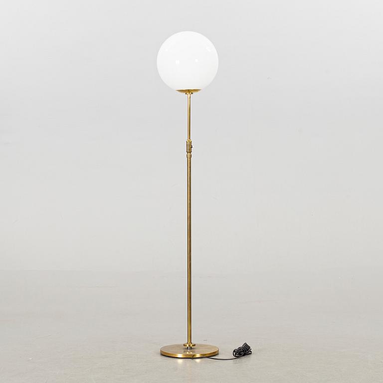 A 1930'S ART DECO FLOOR LAMP.