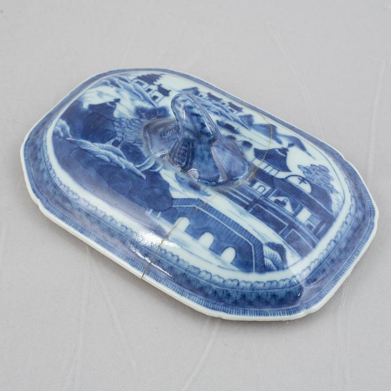 Six pieces of blue and white porcelain, China, Qing dynasty, 18th-19th century.