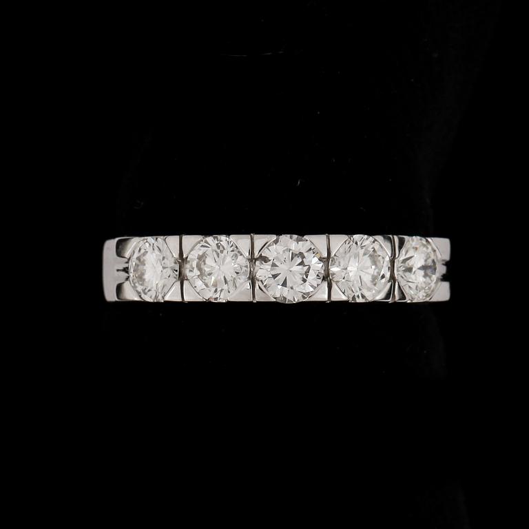 RING, 18k vitguld med briljantslipade diamanter tot ca1,05ct. Vikt 4,2g.