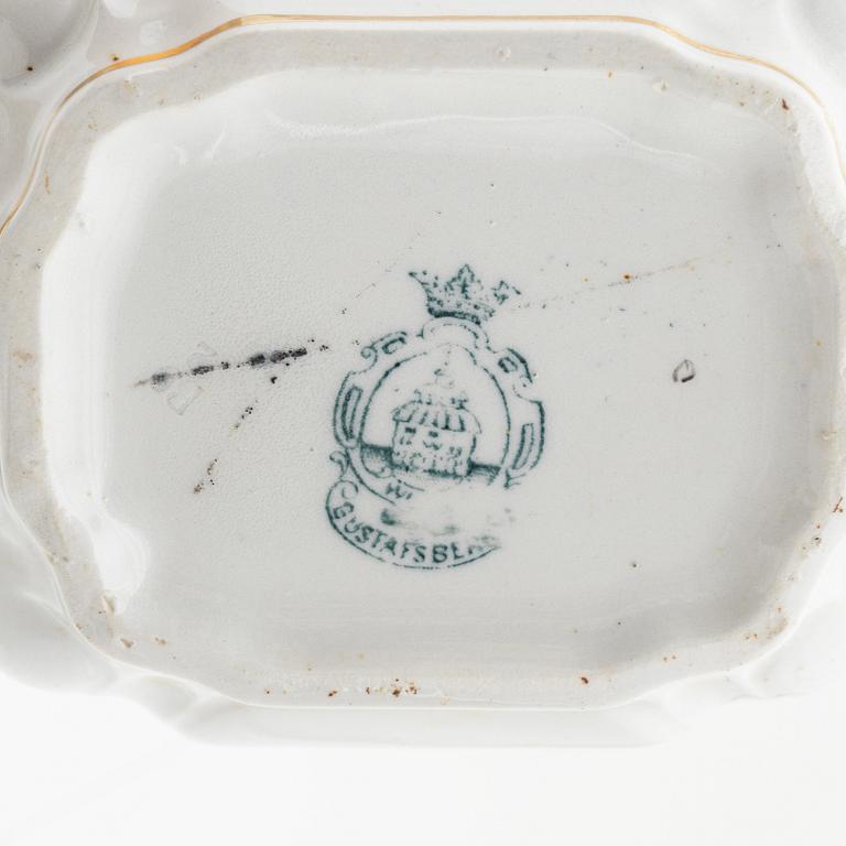 An 88-peice 'Wexiö Guld' creamware dinner service, Gustavsberg, early 20th Century.