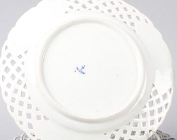 MATSERVIS, 97 delar. Porslin. Meissen-kopia.