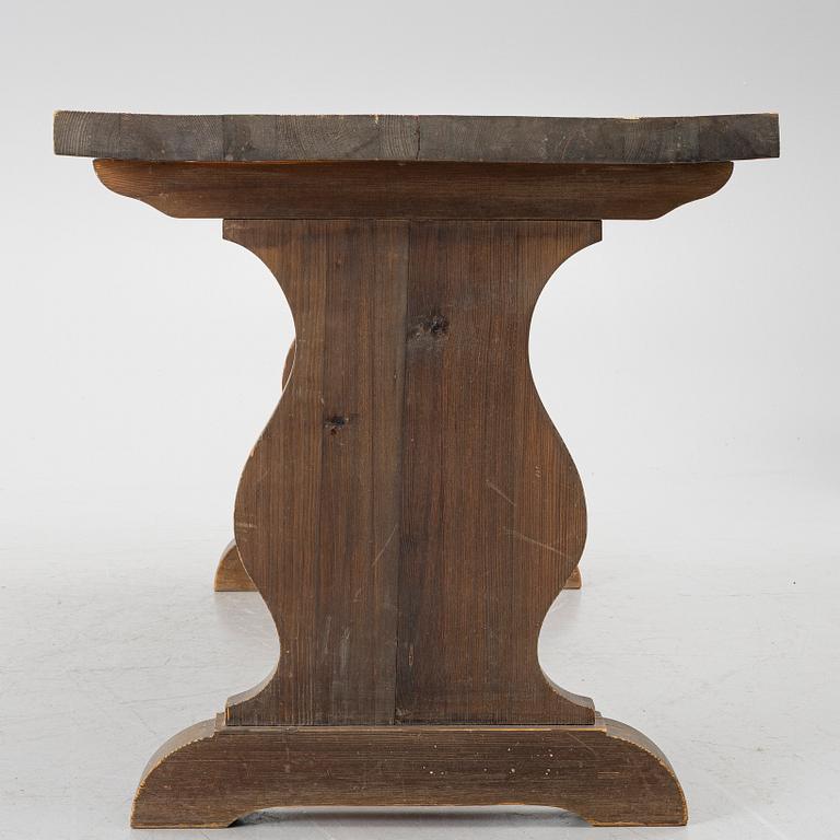 A solid pine dining table, 20th century.