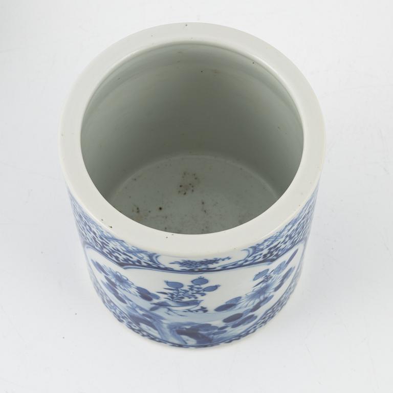 Four porcelain pieces, China, Qing dynasty, 18th-19th century.