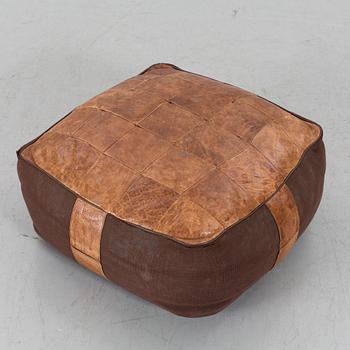 FOTPALL/SITTPUFF, läder.