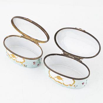 A pair enamel boxes, 19th Century.