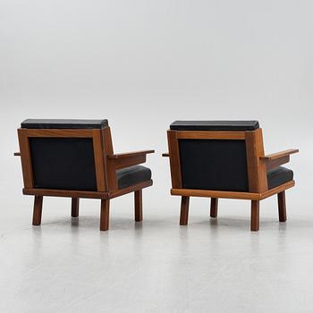 A pair of 1960's/70's armchairs.