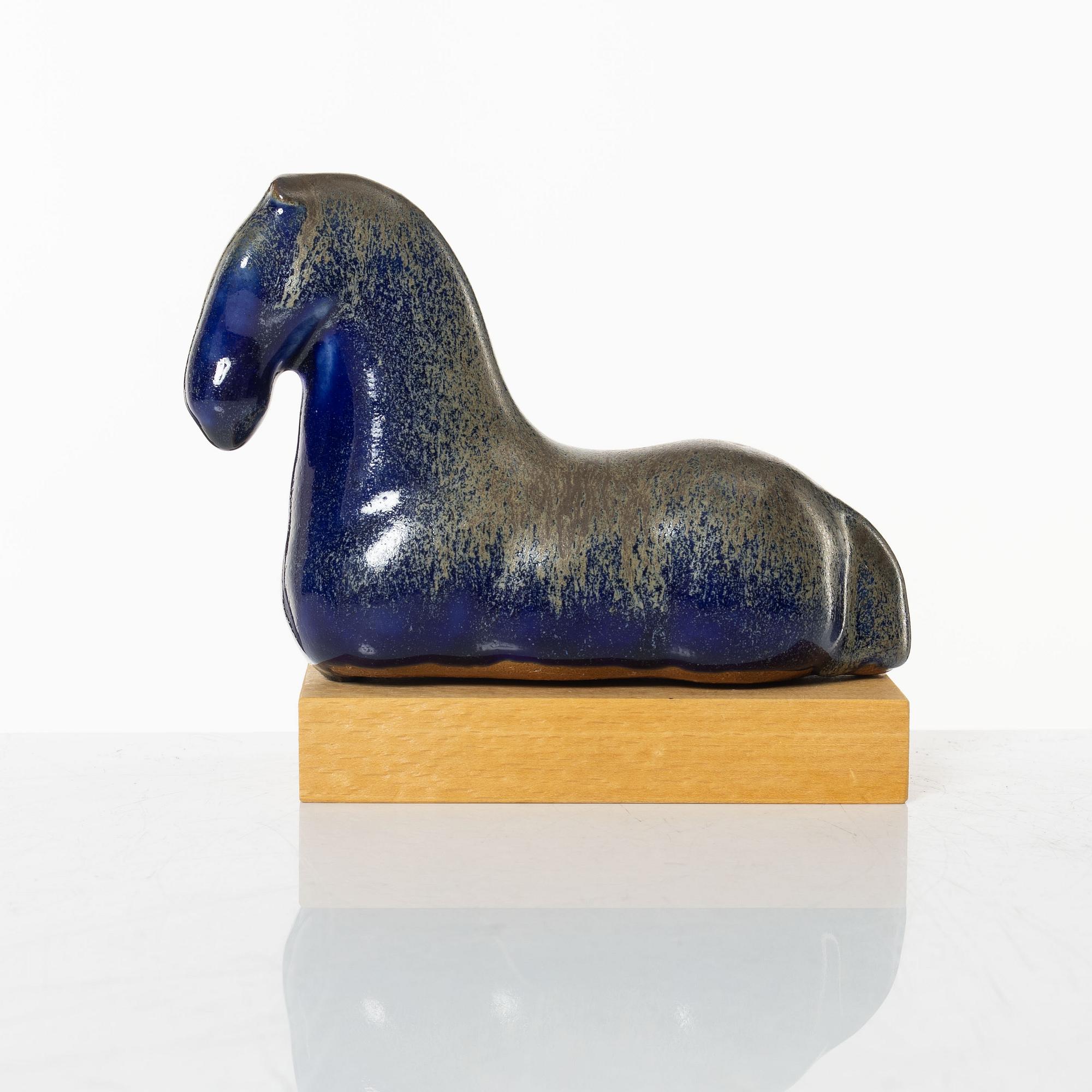 Ulla & Gustav Kraitz, Resting horse.