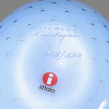 OIVA TOIKKA, glasfågel, Grey Grebe (Harmaa Uikku) nr 128/200, signerad O. Toikka Nuutajärvi.