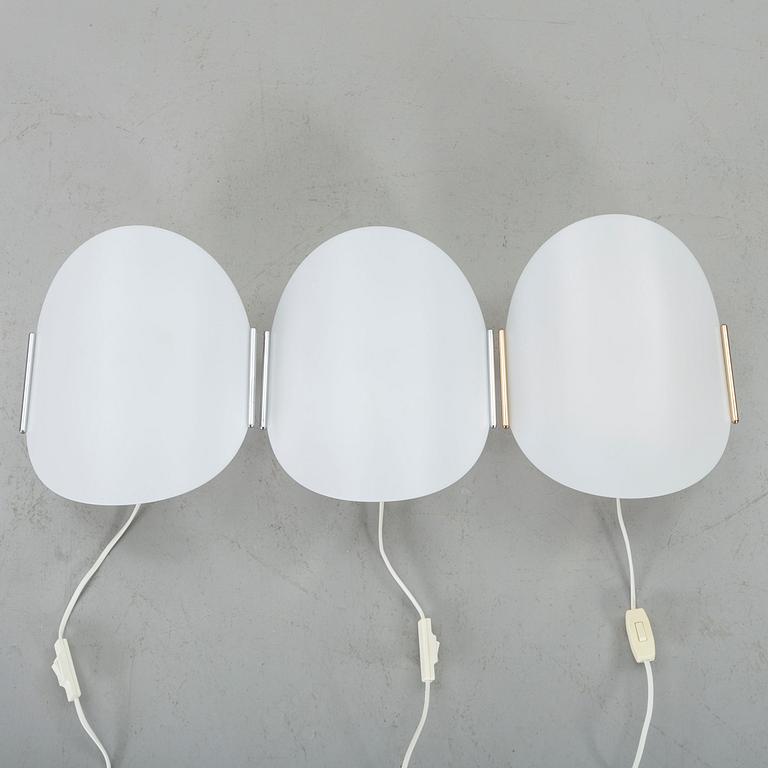 A SET OF 2+1 LUXUS WALL LAMPS.