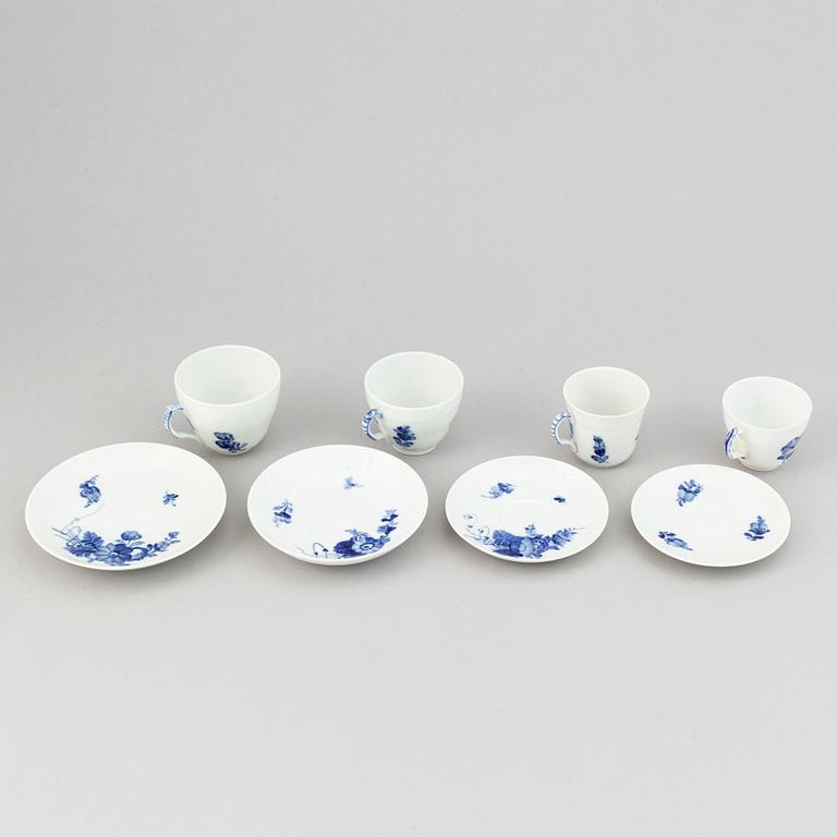 A 75 pcs Royal Copenhagen "Blå Blomst" porcelain part coffee service.
