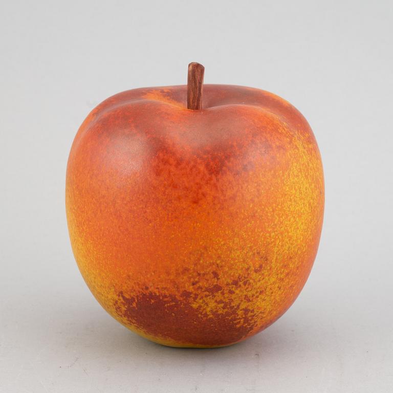 Per Hammarström, apple, ceramic.