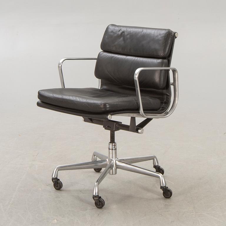 Charles and Ray Eames, Skrivbordsstol/kontorsstol, "EA 217 Soft Pad Chair", Vitra.