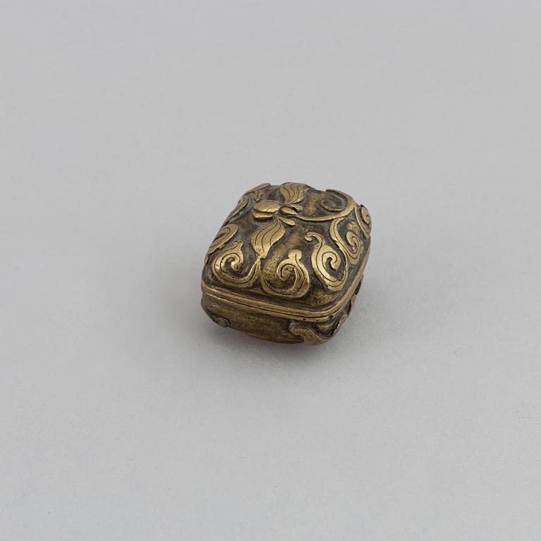Two bronze boxes with covers, including Qing dynasty.