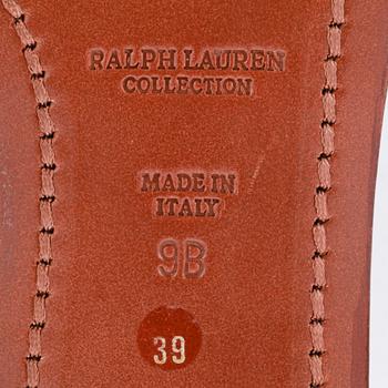 RALPH LAUREN, a pair of brown leather sandals. Size 39.