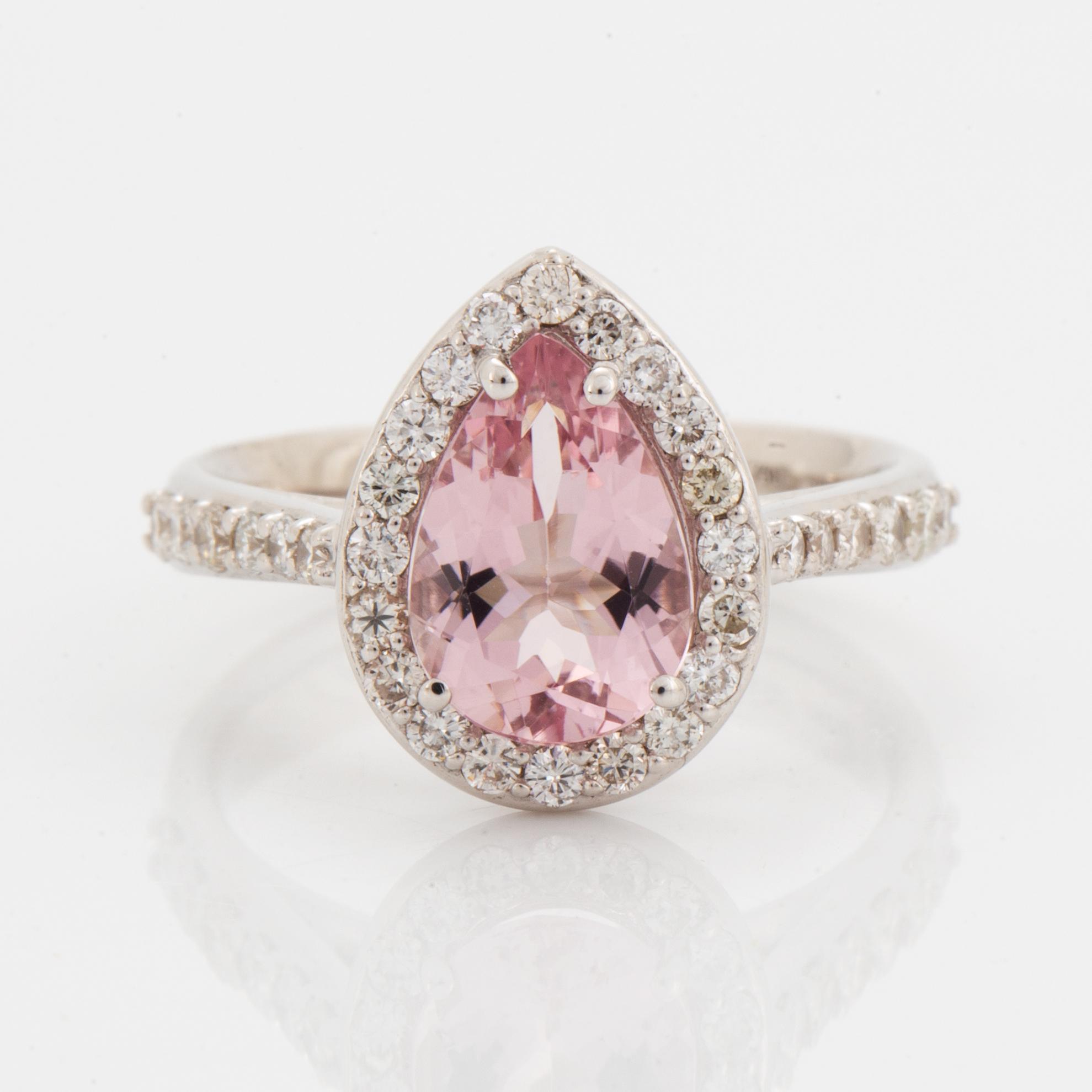 An 18K gold ring set with a faceted morganite.