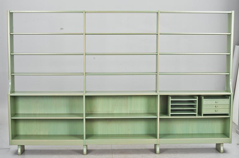 BOKHYLLA, 3 sektioner, "Guldheden", Carl Malmsten. Furu. Modellen formgiven 1945.