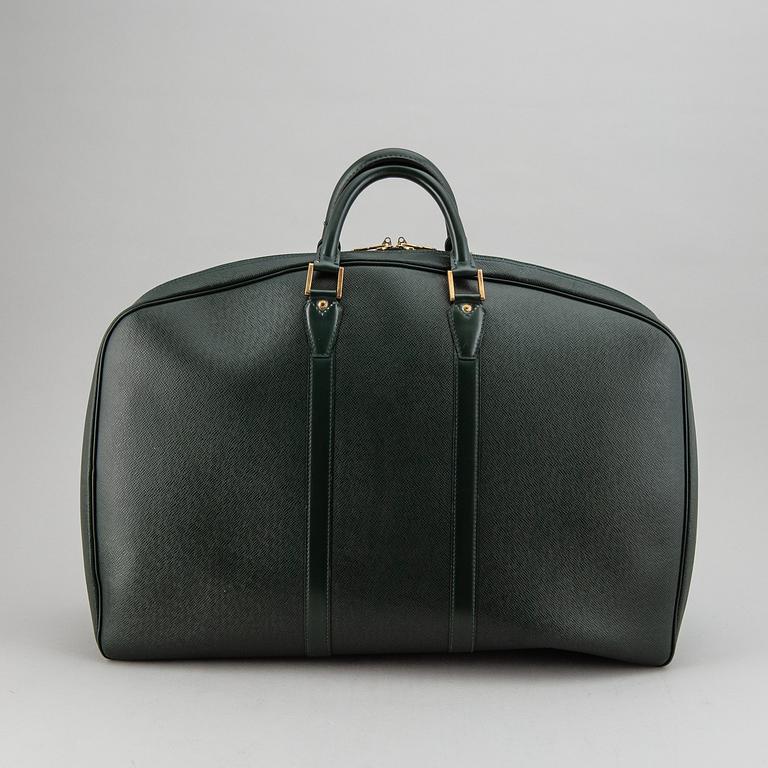 LOUIS VUITTON, 'Helanga' weekendbag with garment cover.