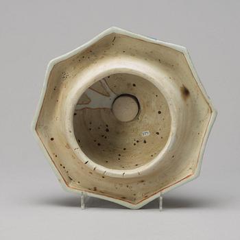 LOCK/STÄLL, keramik. Thailand, Sawankhalok, 16/1700-tal.