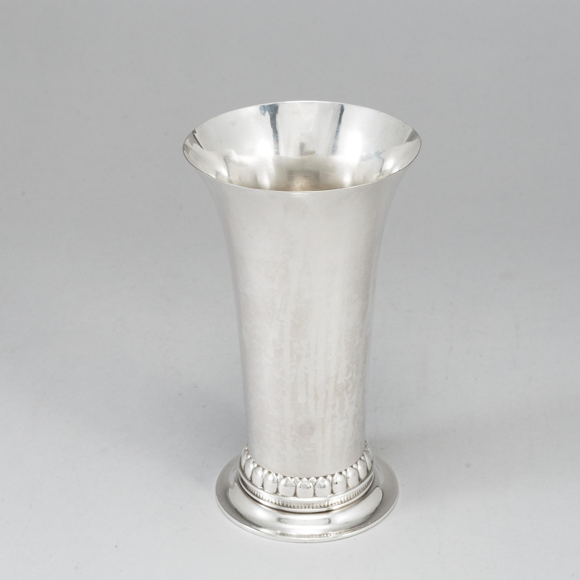 GEORG JENSEN, vas, silver. Danmark, 1919, med Svenska importstämplar.