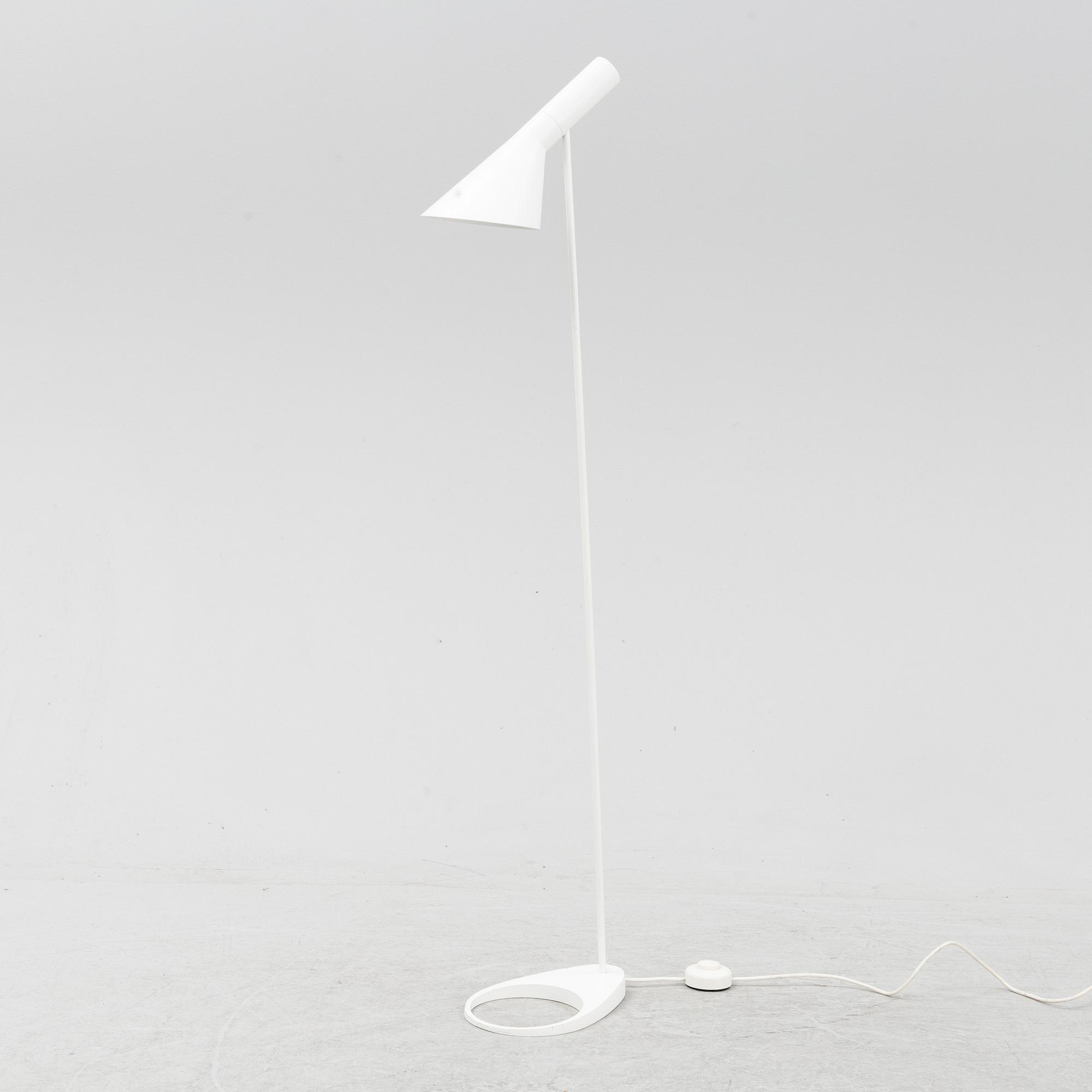 Arne Jacobsen, golvlampa, "AJ", Louis Poulsen, Danmark.