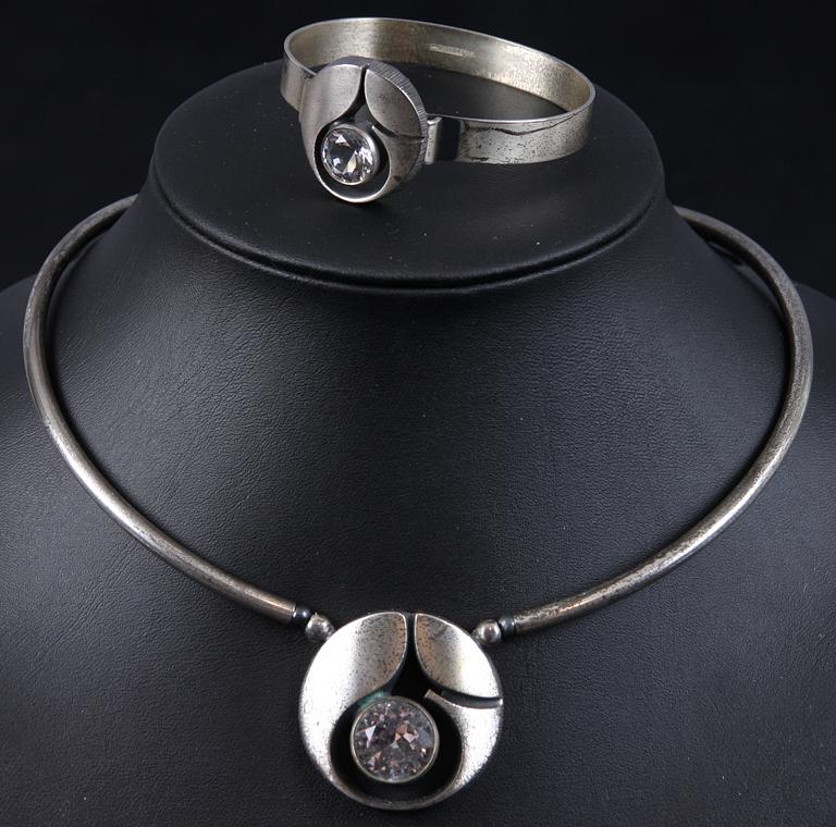 HALSBAND OCH ARMRING, "Finnfeelings", silver med bergkristall.