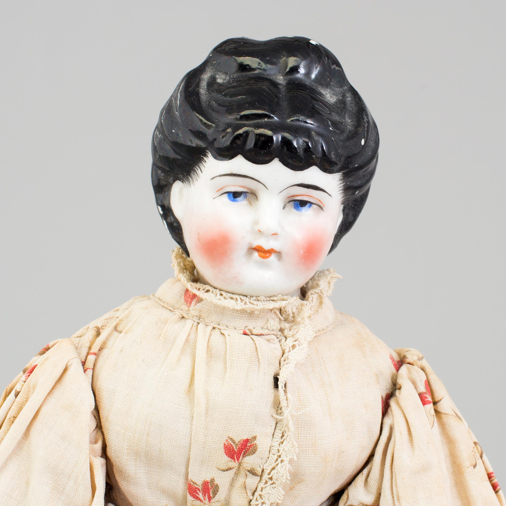 A porcelain doll about 1900. Bukowskis