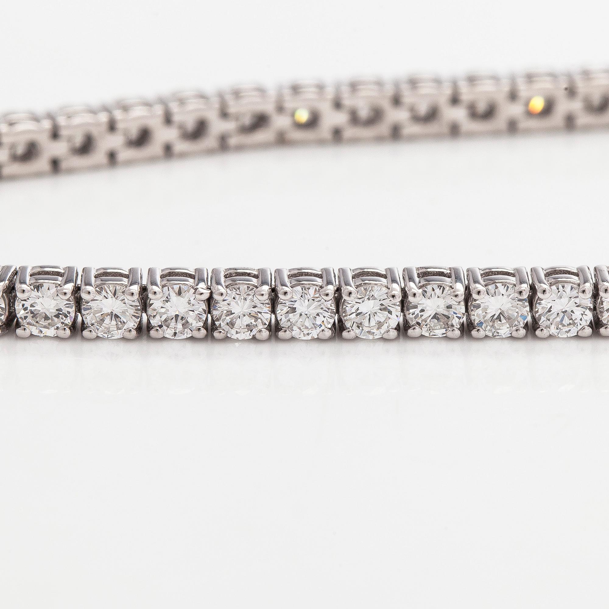 Tennis bracelet, brilliant cut diamonds, 18K white gold.