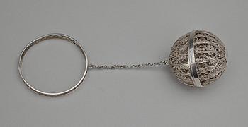 NYSTHÅLLARE, silver, Gustav Fredrik Richter, Stockholm, 1833. Vikt 77 g.
