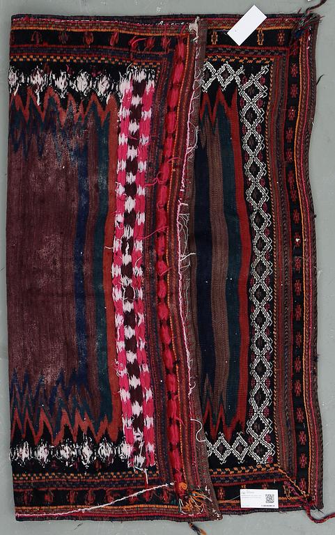 SOFREH, semiantik/old, persisk, ca 131x128 cm.