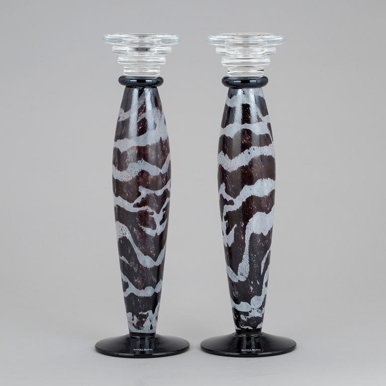KJELL ENGMAN, ljusstakar, ett par, glas, Kosta Boda, artist collection.