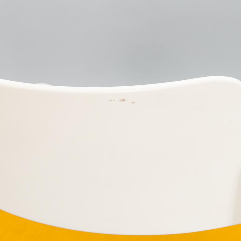 Eero Aarnio, A 1970's dinner table and four chairs "Flamingo" by Asko.